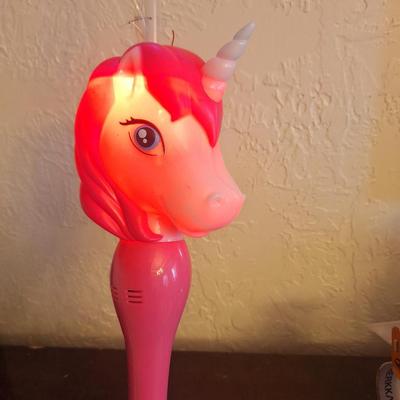 LED unicorn bubble wand- lights up.  Bubbles may not work see desc