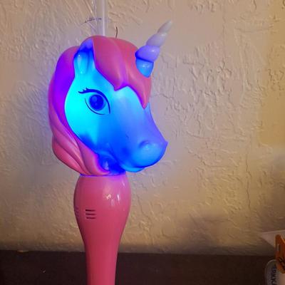 LED unicorn bubble wand- lights up.  Bubbles may not work see desc