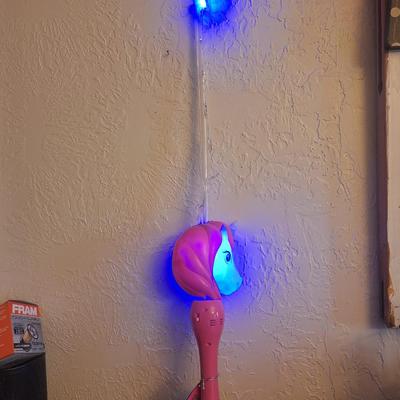 LED unicorn bubble wand- lights up.  Bubbles may not work see desc