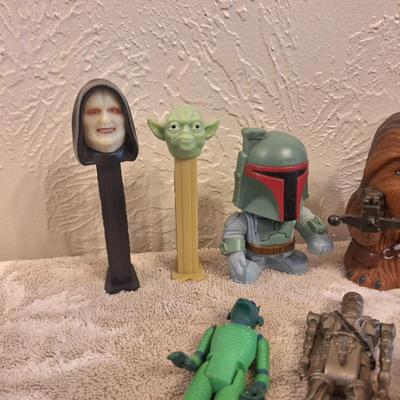mixed lot of Star wars toys