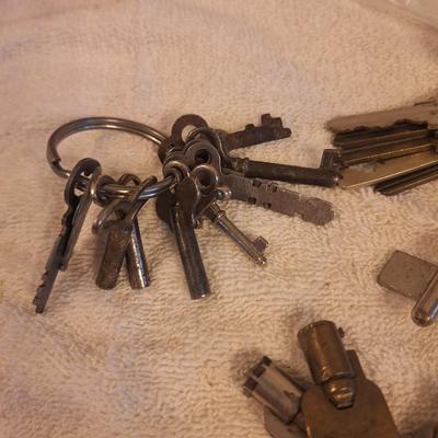 mixed lot of vintage and antique keys
