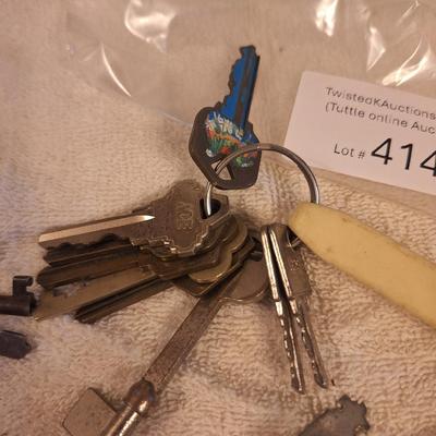 mixed lot of vintage and antique keys
