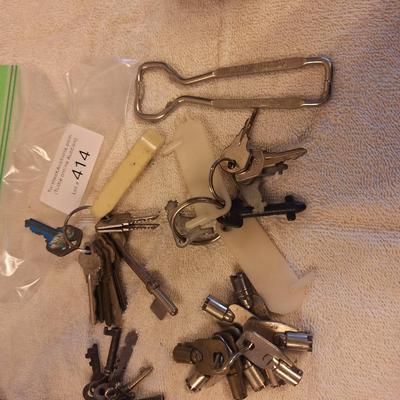 mixed lot of vintage and antique keys