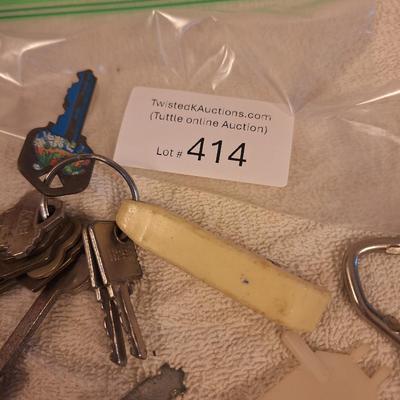 mixed lot of vintage and antique keys