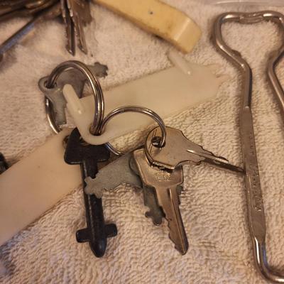 mixed lot of vintage and antique keys