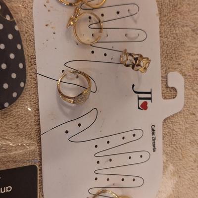 body spray, cosutme rings and gel pads