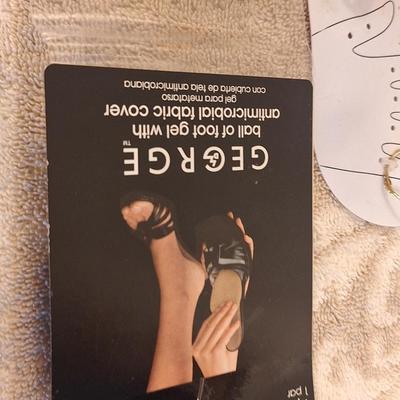 body spray, cosutme rings and gel pads