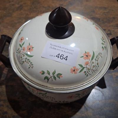  vintage JMP "Countryside Collection" enamel-on-steel stockpot featuring a floral motif.