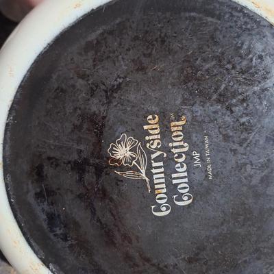  vintage JMP "Countryside Collection" enamel-on-steel stockpot featuring a floral motif.