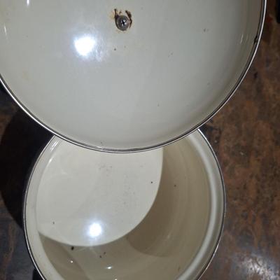  vintage JMP "Countryside Collection" enamel-on-steel stockpot featuring a floral motif.