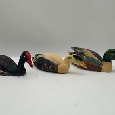 ANRI Italian Hand-Carved Wooden Wildlife Duck Figurines