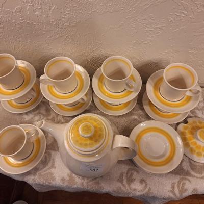 Franciscan Earthenware pottery in the "Hacienda Gold" pattern.