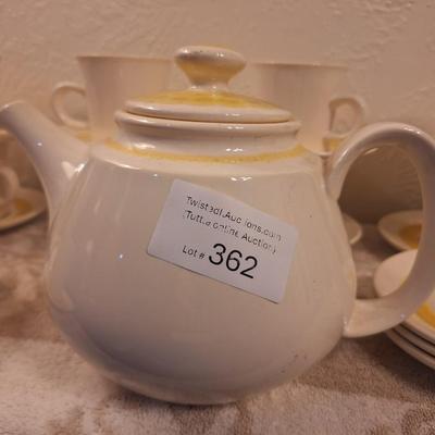 Franciscan Earthenware pottery in the "Hacienda Gold" pattern.