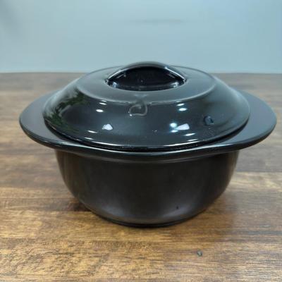 Versa Pot 2.5-Quart With Lid Xtrema  100% Ceramic  Open Box, Never Used