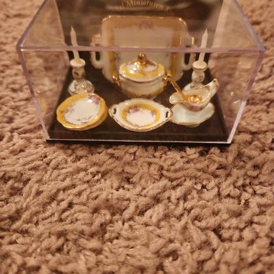 German Yellow and Gold Doll Dinner Set