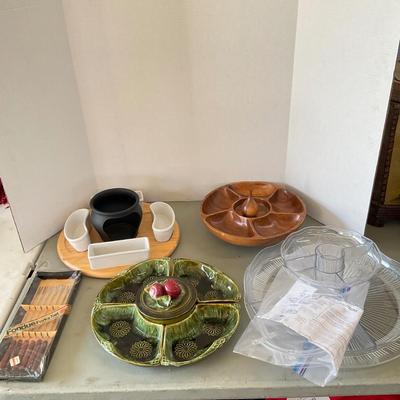 952 Lot of Round Vintage Serving Dishes