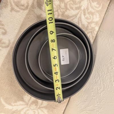 Chicago Metallic nested set of non-stick round baking pans, likely intended for pizza or cakes.