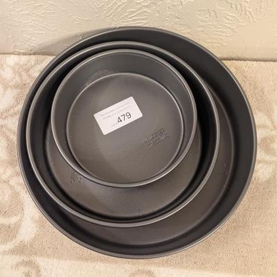 Chicago Metallic nested set of non-stick round baking pans, likely intended for pizza or cakes.