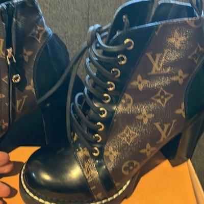 Authentic LV Designer Star Trail Ankle Boots Size 39 w/ Box & Accessories