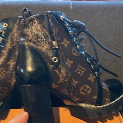 Authentic LV Designer Star Trail Ankle Boots Size 39 w/ Box & Accessories