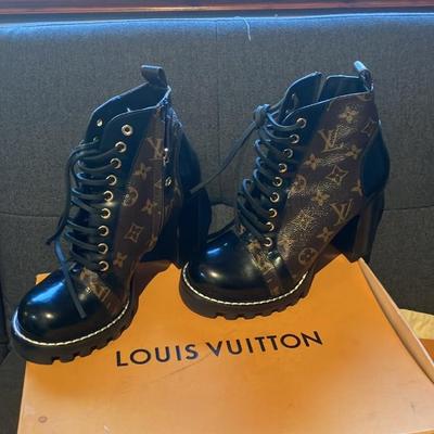 Authentic LV Designer Star Trail Ankle Boots Size 39 w/ Box & Accessories