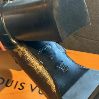 Authentic LV Designer Star Trail Ankle Boots Size 39 w/ Box & Accessories