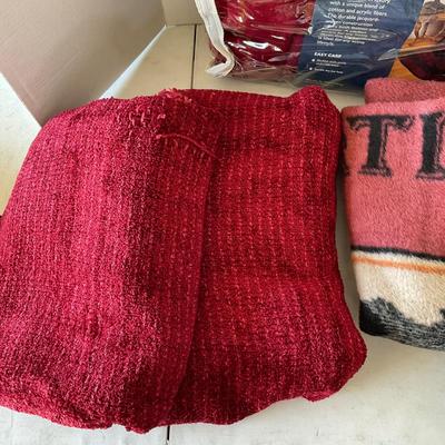 965 Lot of Throw Blankets