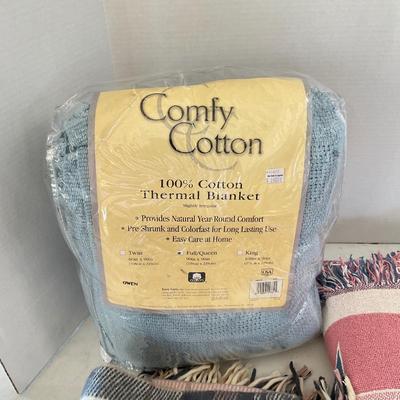 955 Lot of Pastel Throw Blankets