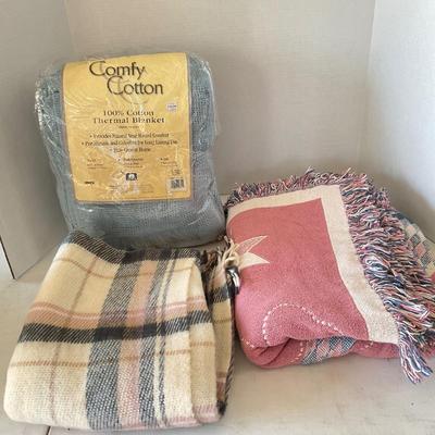 955 Lot of Pastel Throw Blankets