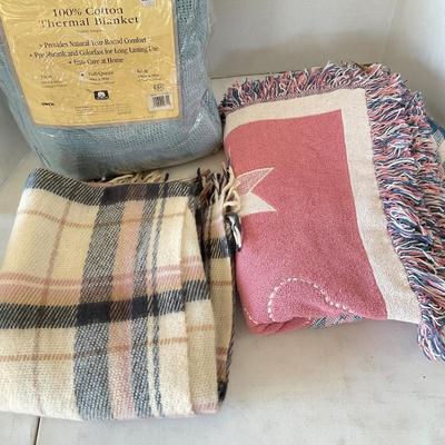 955 Lot of Pastel Throw Blankets