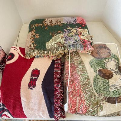 956 Various Themed Throw Blankets