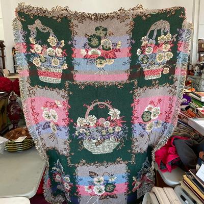 956 Various Themed Throw Blankets