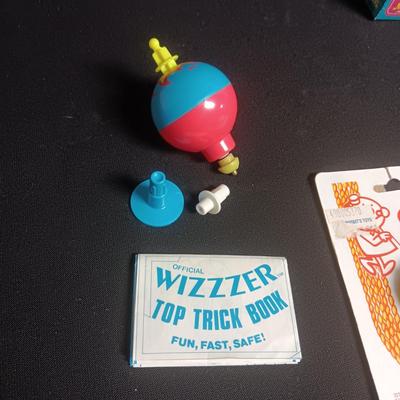 WIZZZER TRICK TOP, LIGHTED YOYO AND DUNCAN YOYO STRING