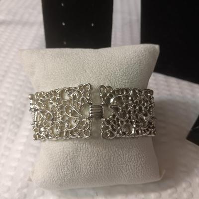 SILVER TONE COSTUME JEWELRY