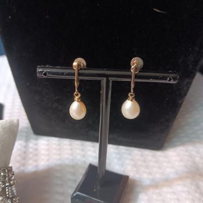 SILVER TONE COSTUME JEWELRY