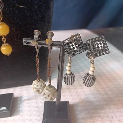 VINTAGE COSTUME JEWELRY