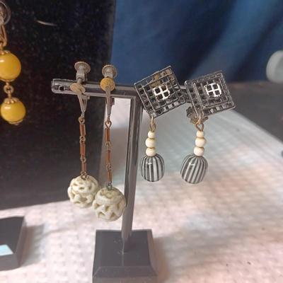 VINTAGE COSTUME JEWELRY