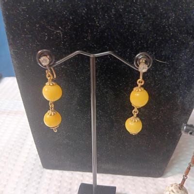 VINTAGE COSTUME JEWELRY