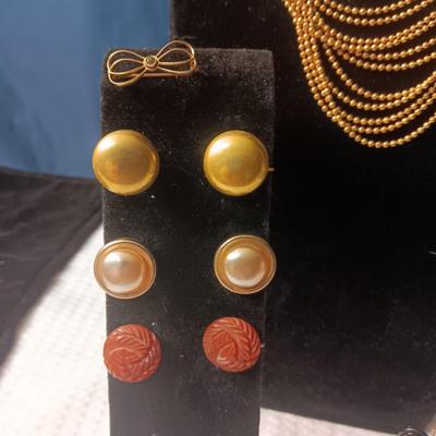 MULTI CHAIN NECKLACE, BROOCH, SMALL BOW PIN AND CLIP ON EARRINGS