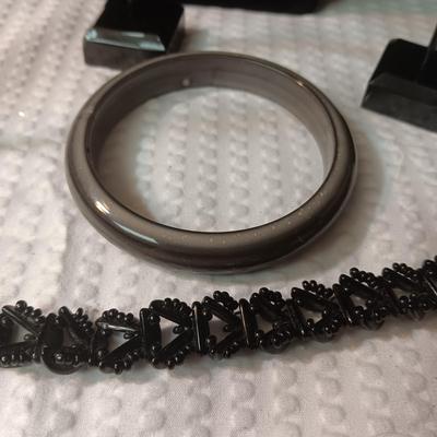 COSTUME JEWELRY WITH CLIP ON & SCREW BACK EARRINGS