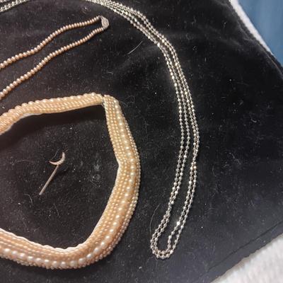 VINTAGE BEADED COLLAR, VERY LONG SILVER TONE CHAIN AND FAUX PEARL NECKLACE