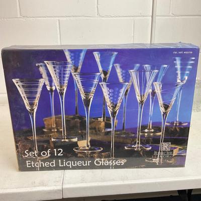 965 Large Lot of Wine and Champagne Glasses