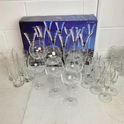 965 Large Lot of Wine and Champagne Glasses