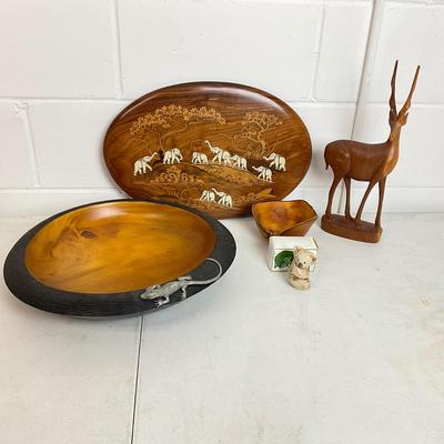 979 Wooden Bowl and Board Decor
