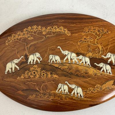 979 Wooden Bowl and Board Decor