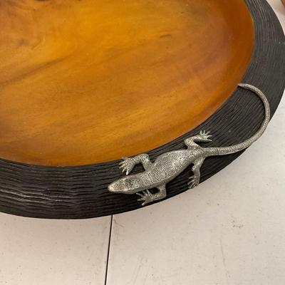 979 Wooden Bowl and Board Decor