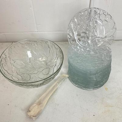 991 Glass Grape Design Salad Set