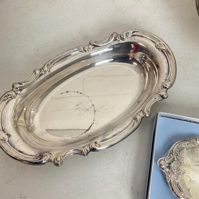 1008 Three Tier Serving Rack and Two Plated Serving Plates