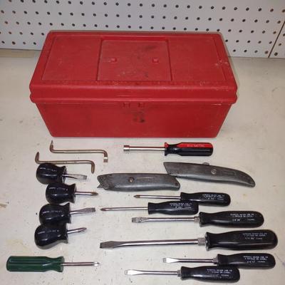PLASTIC TOOLBOX, PHILLIPS AND FLATHEAD SCREWDRIVERS VARIETY OF SIZES
