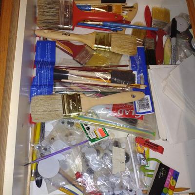 LIGHT BULBS AND VARIETY OF CRAFT SUPPLIES